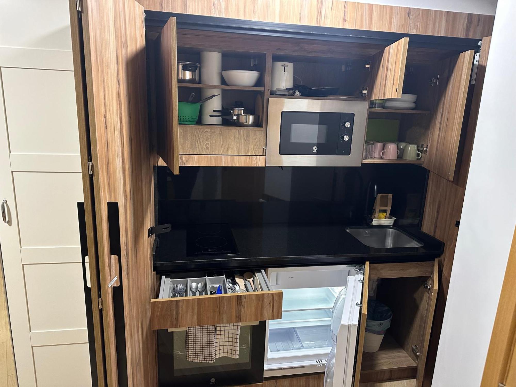 Apartamentos Turisticos Santa Apolonia 62 阿维莱斯 外观 照片