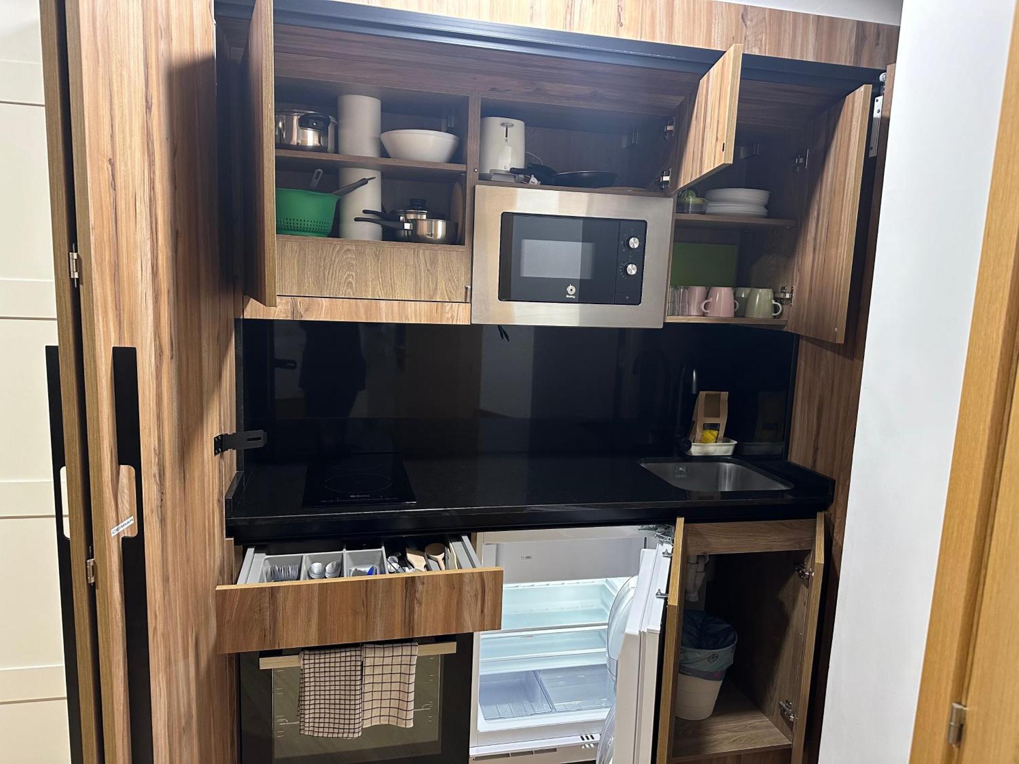 Apartamentos Turisticos Santa Apolonia 62 阿维莱斯 外观 照片