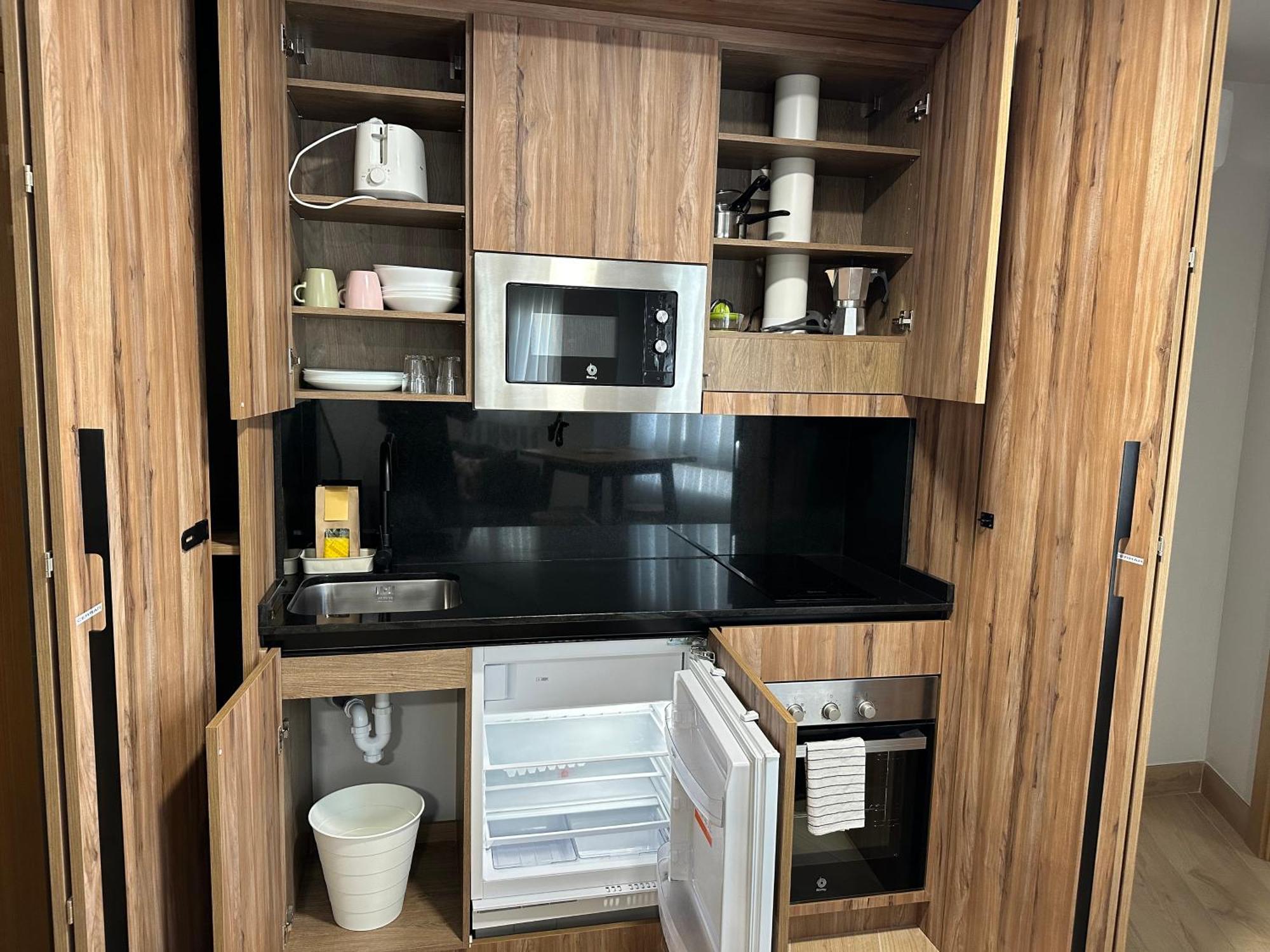 Apartamentos Turisticos Santa Apolonia 62 阿维莱斯 外观 照片