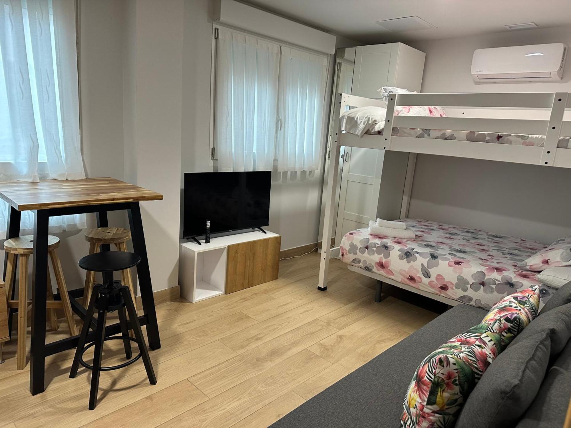 Apartamentos Turisticos Santa Apolonia 62 阿维莱斯 外观 照片