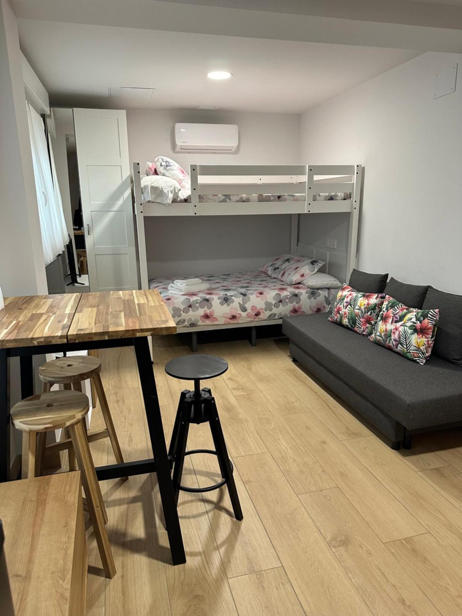 Apartamentos Turisticos Santa Apolonia 62 阿维莱斯 外观 照片