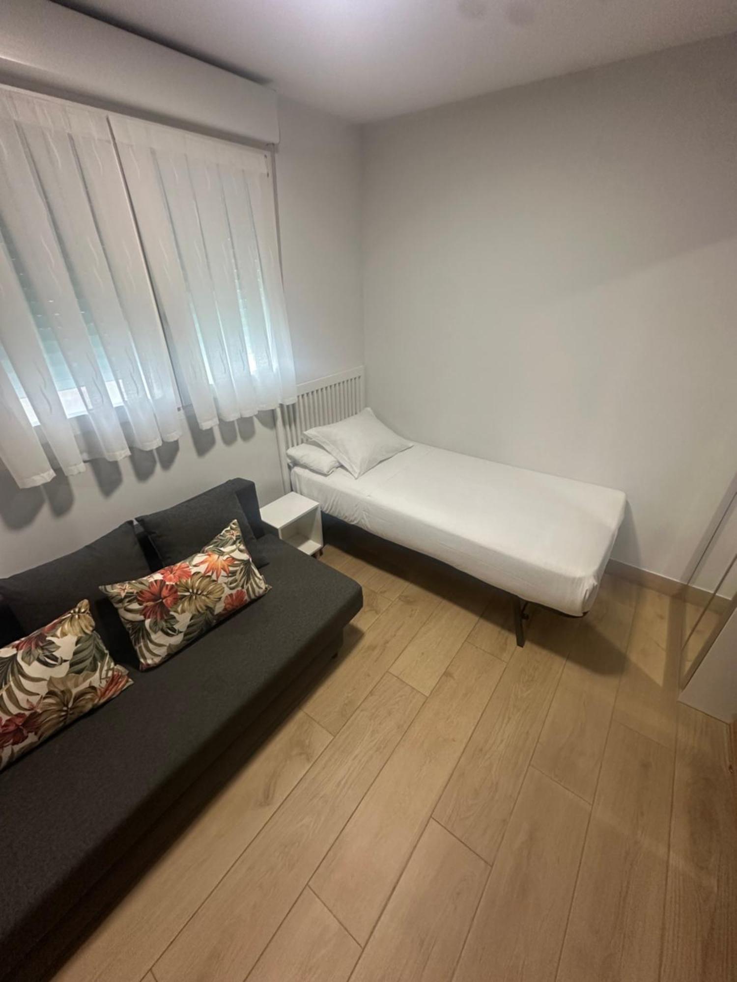 Apartamentos Turisticos Santa Apolonia 62 阿维莱斯 外观 照片