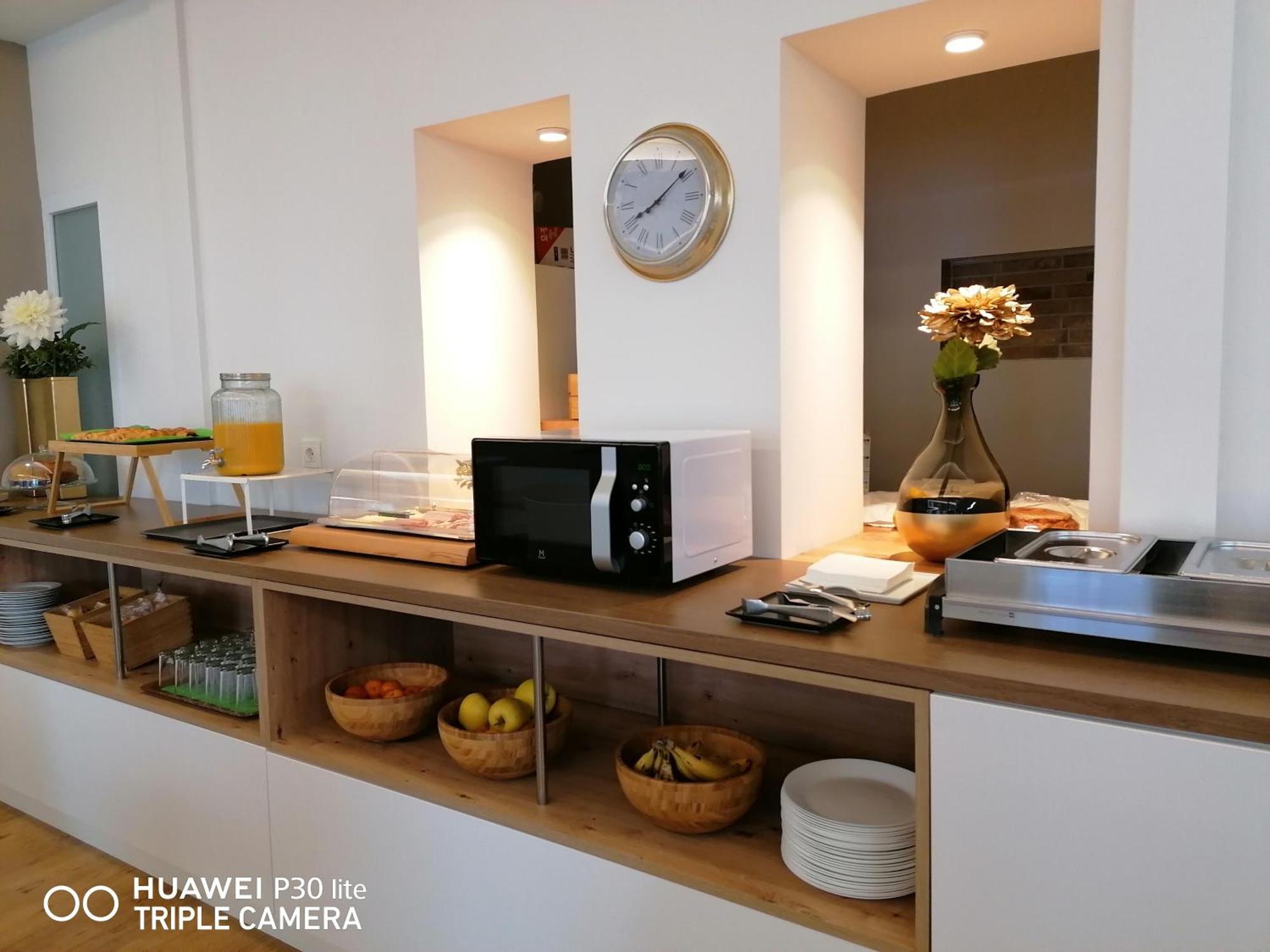 Apartamentos Turisticos Santa Apolonia 62 阿维莱斯 外观 照片
